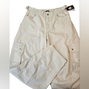 NWT Wild Fable Beige Cargo Barrel Pants Medium